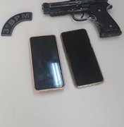Dupla é presa com simulacro de arma de fogo e celulares roubados, em Girau do Ponciano