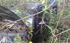 Veículo Volkswagen Gol encontrado na zona rural de Rio Largo