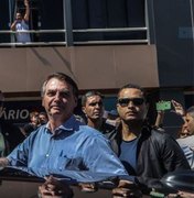 'Ninguém vai tolher meu direito de ir e vir', diz Bolsonaro em passeio
