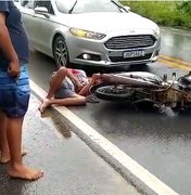 Ocupantes de motocicleta ficam feridos em acidente na AL 101 Norte em Alagoas