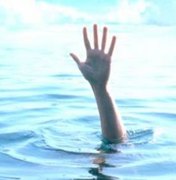 Tragédia: criança de 2 anos morre afogada em piscina de residência