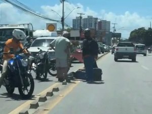 Colisão de motos deixa trânsito lento na Av. Menino Marcelo
