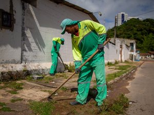 Prefeitura de Maceió realiza mutirão de limpeza no Reginaldo, neste sábado (17)