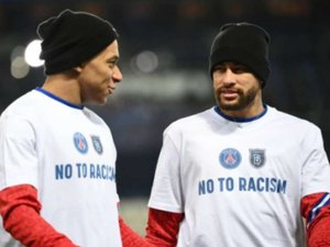 Jogadores de PSG e Istambul fazem protesto antirracista