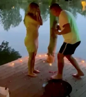 Homem deixa anel de R$ 6 mil cair em lago durante pedido de casamento