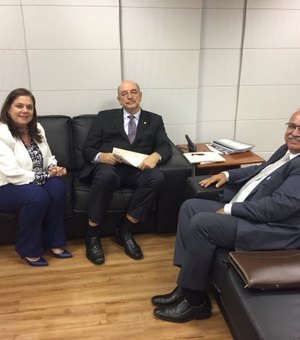 Rogério Teófilo conversa com ministro Osmar Terra sobre projetos sociais para Arapiraca