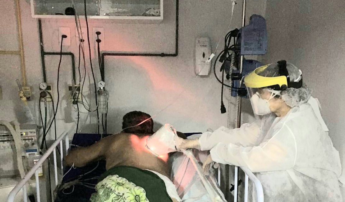 Hospital de Emergência do Agreste adota terapia a laser no tratamento da Covid-19