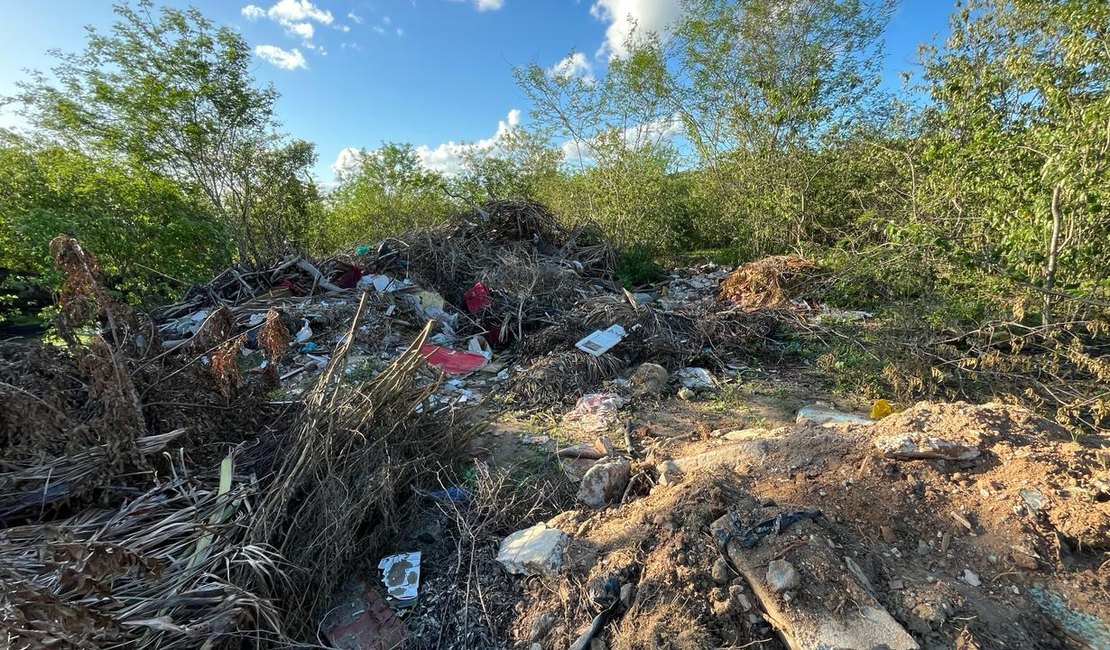 [Vídeo] FPI do Rio São Francisco constata descarte de resíduos em antigo lixão de Traipu