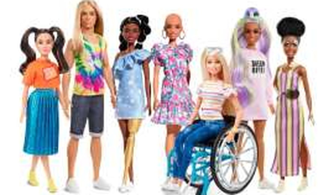Pela primeira vez, Barbie lança bonecas careca e com vitiligo