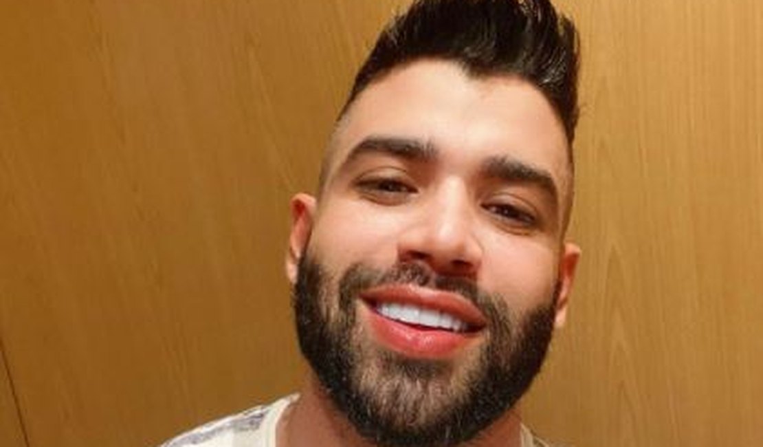 Gusttavo Lima surge em selfie sorridente e seguidores apostam em indireta para Andressa Suita