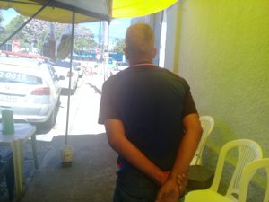 Jovem é preso por tráfico de drogas no Jacintinho