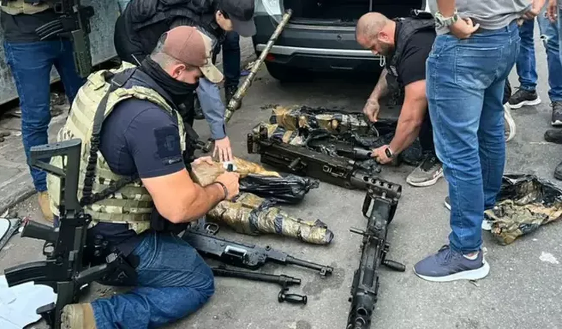 Oito armas desviadas do Exército são encontradas em área de tráfico no RJ