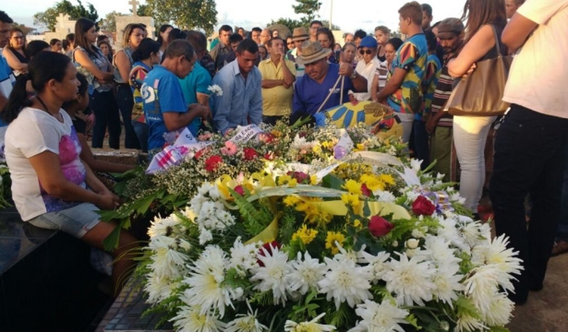 Professor José Carlos é sepultado na tarde desta segunda-feira 18, em Arapiraca