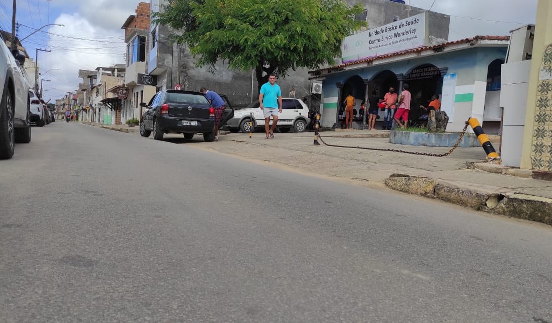 Motoqueiro empina moto e atropela idoso em Maragogi