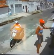 Vídeo: Homem é assaltado por deficiente visual e motoqueiro sem perna
