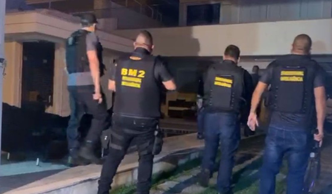 O bombeiro Maxwell Simones Correia é acusado de ocultar armas usadas no crime