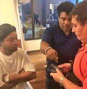 Ronaldinho paga R$ 8 milhões para deixar cadeia