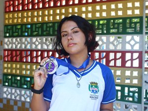 Aluna da Rede Municipal é medalhista em competição nacional de matemática