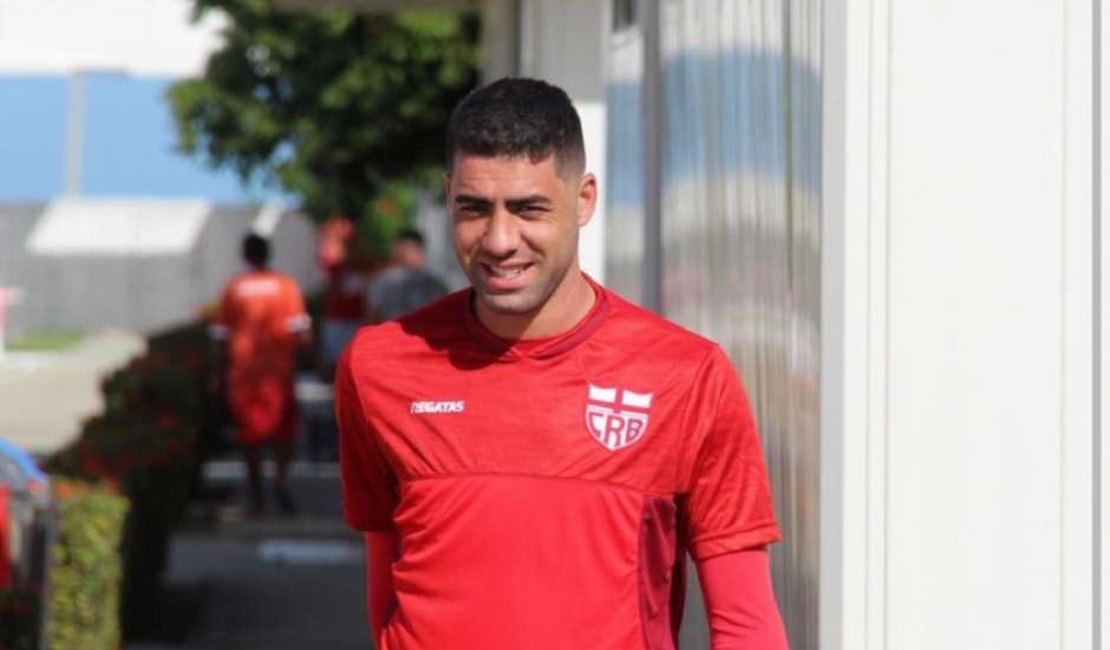 Zagueiro do CRB foca nos treinos remotos na expectativa de retorno do futebol