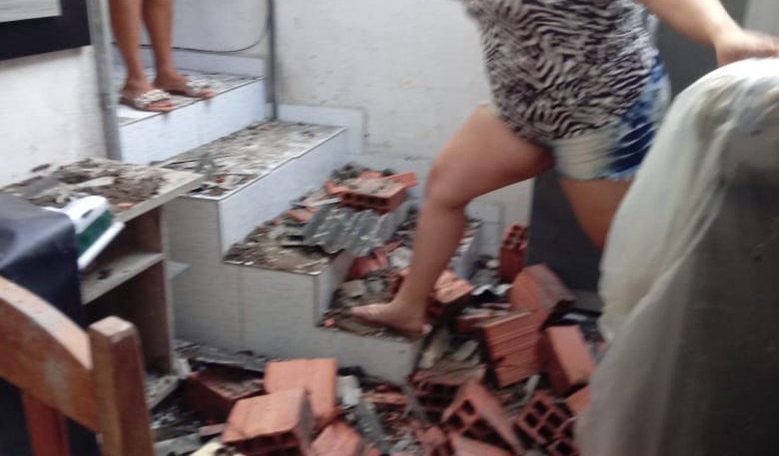 [Vídeo] Parede e teto desabam em loja de móveis em São Luís do Quitunde