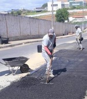 Operação tapa-buracos já beneficia 22 bairros de Arapiraca