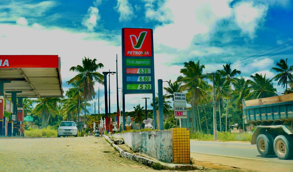 Litro da gasolina comum custa R$ 6,30 em Japaratinga