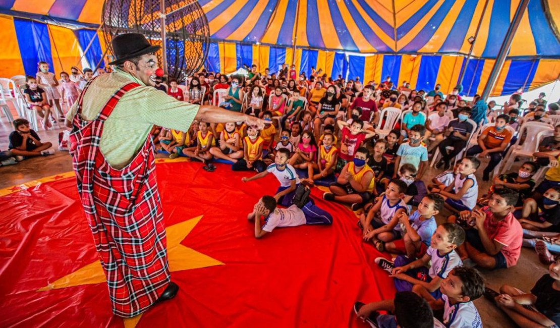 'Dia do Circo' é realizado em escolas da Prefeitura de Arapiraca