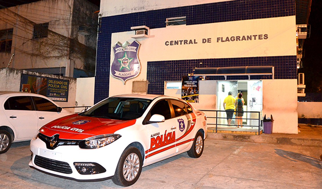Drogas, arma e celulares são apreendidos com suspeito em residência
