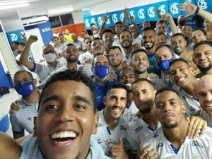 Após vitória de virada, atacante do CSA tira onda com Cruzeiro: 'Fala, Zezé'
