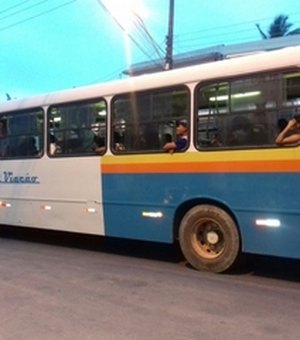 Bandidos fingem ser passageiros e assaltam ônibus em Arapiraca