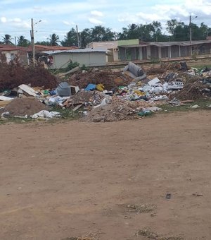 Moradores do bairro Primavera reclamam de descarte irregular de lixo próximo a um Ecoponto