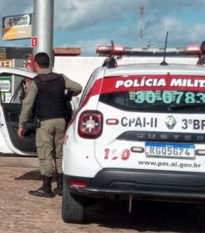 Acidente entre carro de passeio e viatura da PM não deixa feridos em Arapiraca