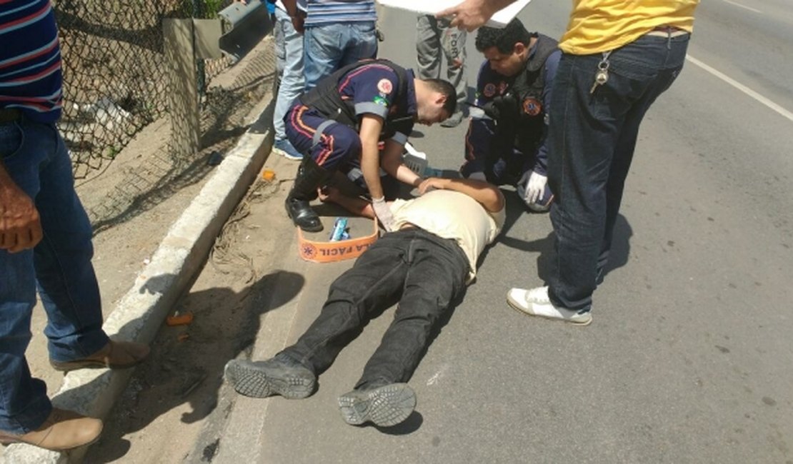 Homem fica ferido após colisão na avenida José Alexandre