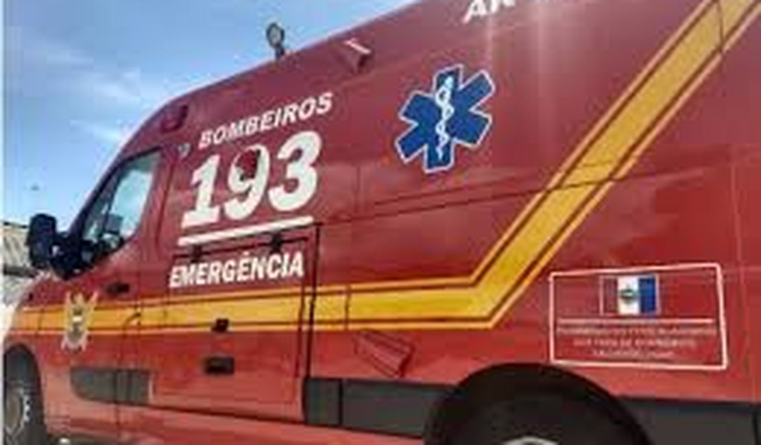 Colisão traseira entre moto e carro deixa motociclista ferido em Arapiraca