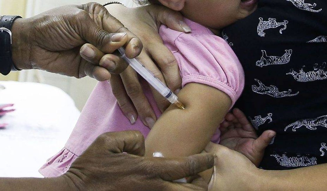 AL vai se beneficiar com lei que prevê detenção para pais que não vacinam filhos 