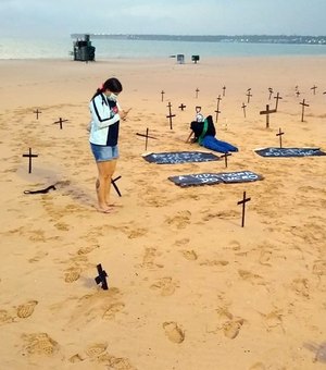 Médicos de Alagoas vão 'enterrar' 50 cruzes em ato simbólico na praia da Avenida em Maceió