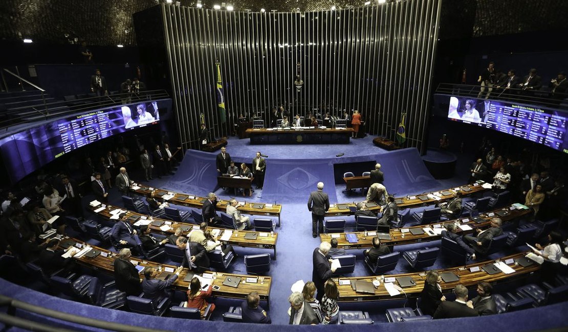 Para inflar fundo eleitoral em 2020, Congresso quer cortes na saúde e infraestrutura