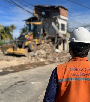 Após demolição de edificação, Ladeira do Bomfim é liberada pela Defesa Civil