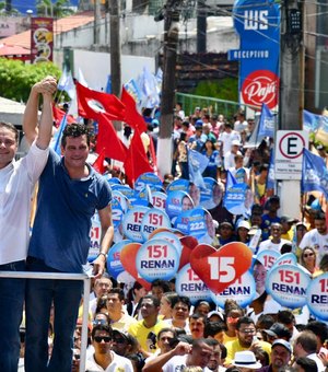 Renan Filho reúne 15 mil pessoas em caminhada pela orla de Maceió