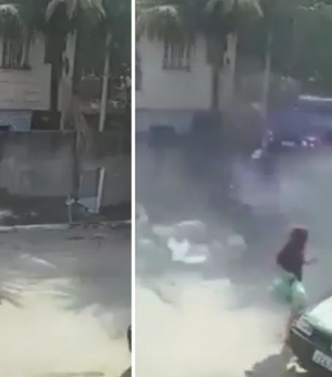 [Vídeo ] Caminhão de lixo desgovernado quase atropela mulher; oito carros foram atingidos