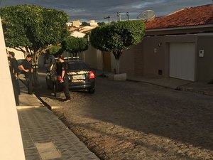 PF deflagra operação por inserção de funcionários fantasmas na ALE