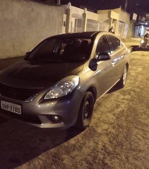 Carro com placa falsa de Recife é recuperado na parte alta de Maceió 