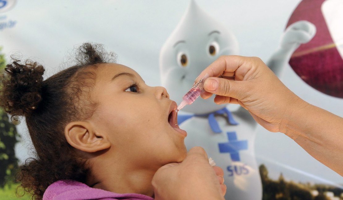 Shopping de Arapiraca vai funcionar como posto de vacinação contra a poliomielite neste sábado (27)