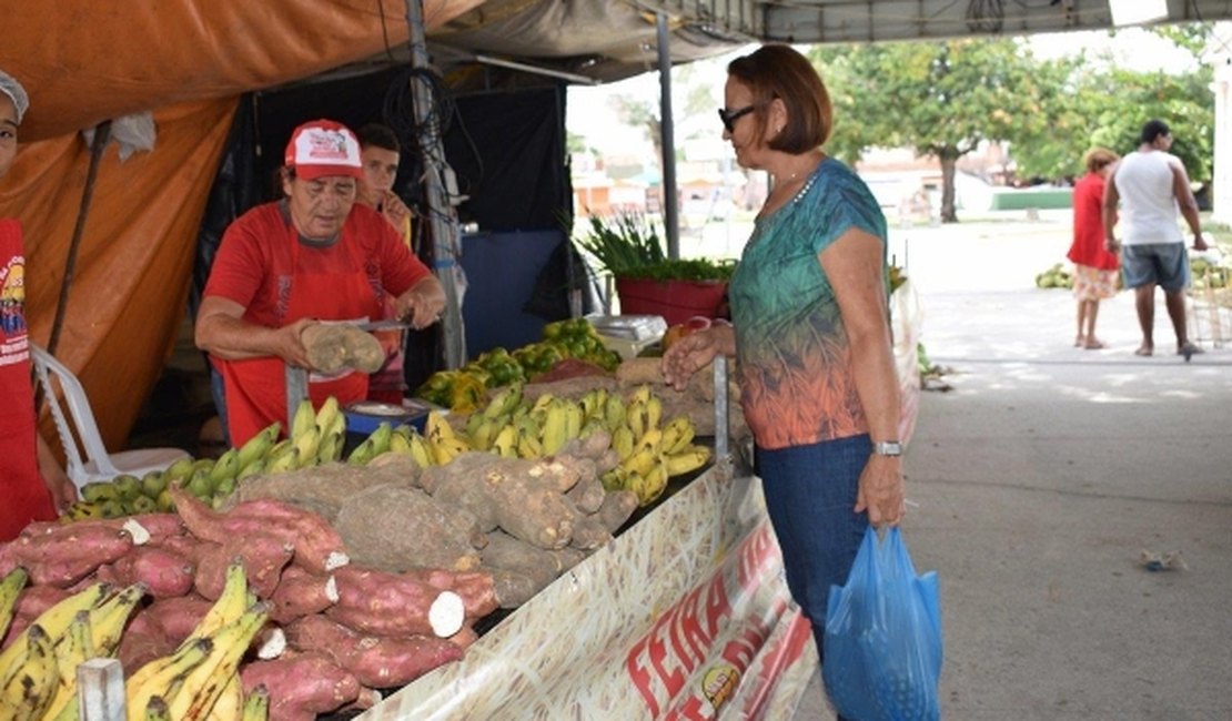 Maceió recebe produtos de feira agrária na Praça da Faculdade
