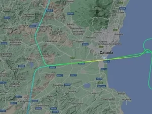 Avião 'desenha' pênis na Itália com rota após ter local de pouso alterado