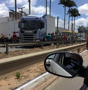  [Vídeo] Incidente com carreta ocasiona grande congestionamento na AL 220, em Arapiraca 