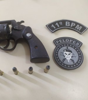 Após ameaçar parentes e pessoas com arma de fogo, polícia prende o dono da arma na zona rural de Penedo