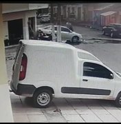 [Vídeo] Mulher é arremessada por carro desgovernado em Arapiraca