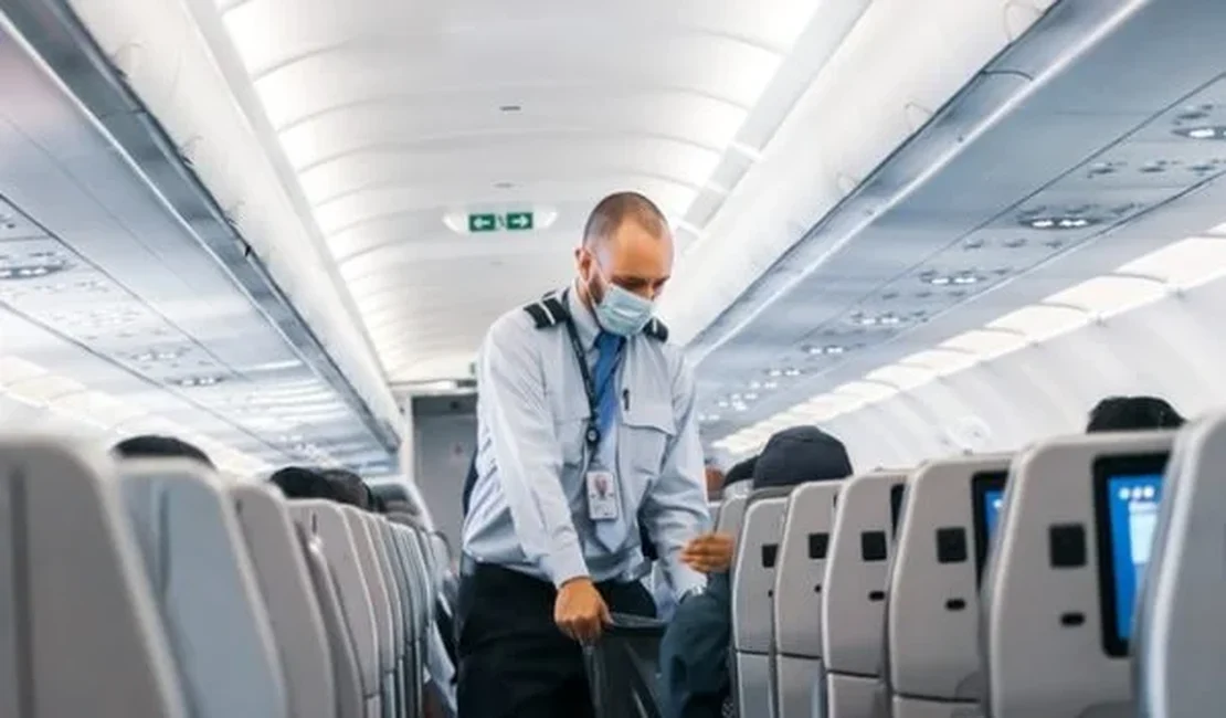 Menino autista não consegue usar máscara, e família é expulsa de avião