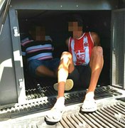 Dupla é presa após assaltar passageira de ônibus no bairro da Ponta Verde 